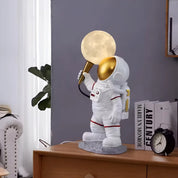 LunarGlow – Floating Astronaut Table Lamp